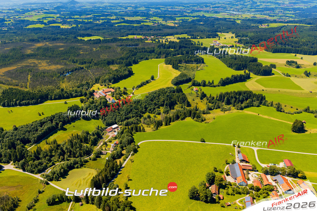 Schrägluftbild  Straubenbach  Wildsteig - Das Luftbild wurde 2025 vom UL-Flugzeug heraus erstellt ( keine Drohne ) - Hochauflösende Luftaufnahme -Nicht vergleichbar mit Google Maps oder Satelittenbilder- Die Geschenkidee !Mit Lizenz und Bildrechte bestellbar