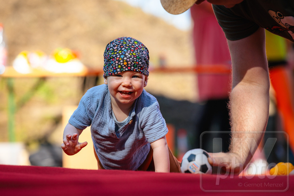 16. Hoywoj-CityLauf im Sportforum Hoyerswerda - 16.09.2023 | 10m VdK-Windel-Flitzer - Realisiert mit Pictrs.com