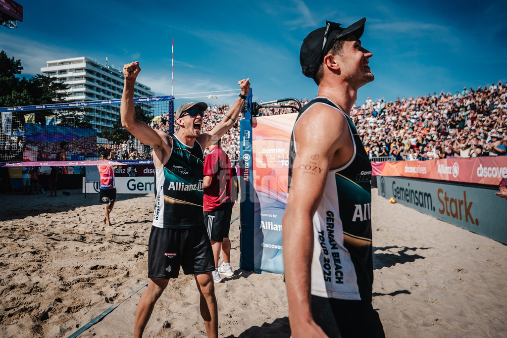 Beachvolleyball | Männer | Deutsche Meisterschaften 2025 Timmendorfer Strand | 07.09.2025 | v.l. Lukas Pfretzschner und Sven Winter jubeln nach dem Sieg im Halbfinale