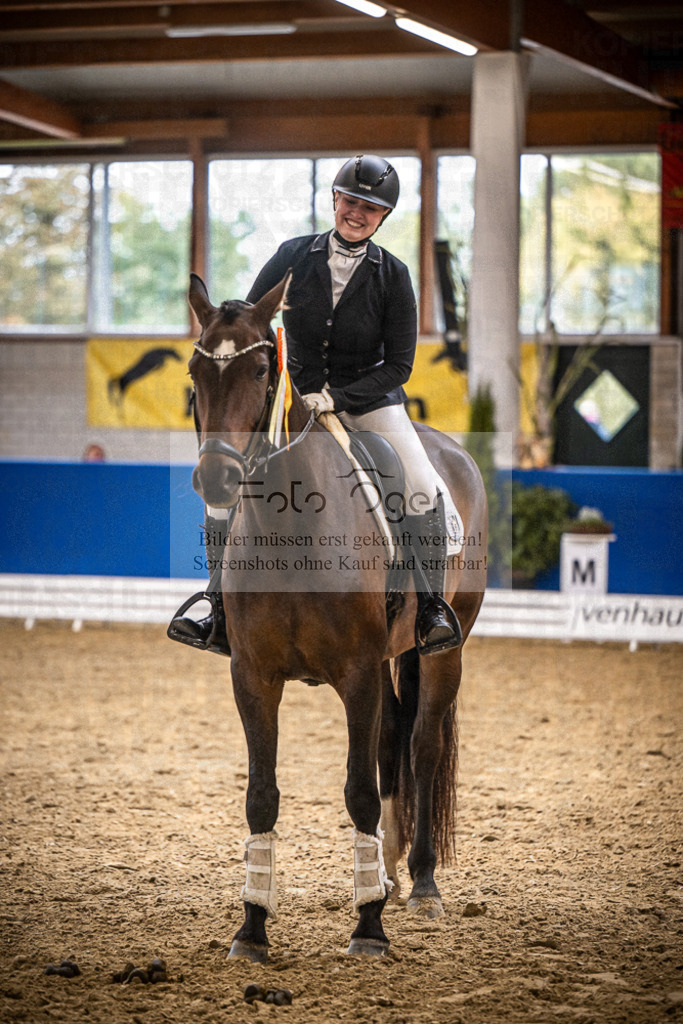 DOS_0020 | Entdecke hochwertige Reitturnierfotos von Foto Oger. Professionell, emotional und authentisch – jetzt Lieblingsmomente im Shop bestellen.Deutschlandweite Turnierfotografie. - Realisiert mit Pictrs.com