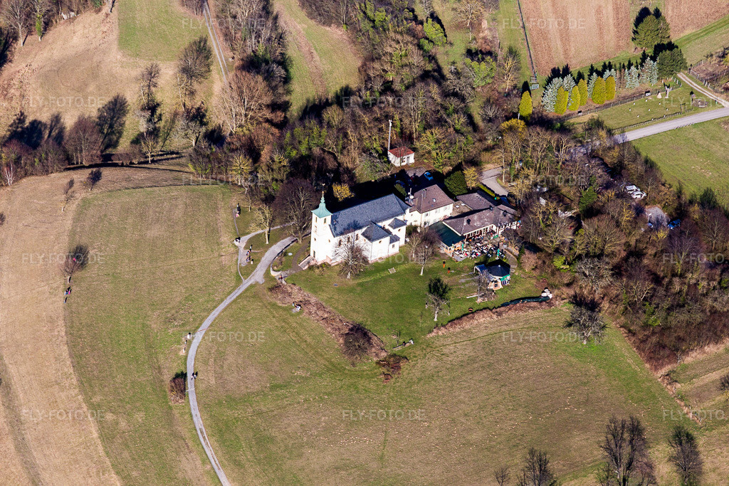 Luftbild: Kapelle Michaelskapelle auf dem Michaelsberg im Ortsteil Untergrombach in Bruchsal im Bundesland Baden-Württemberg in Deutschland. Foto: IMG_097253.jpg vom 10.03.2017 durch Werner Riehm/FLY-FOTO.de