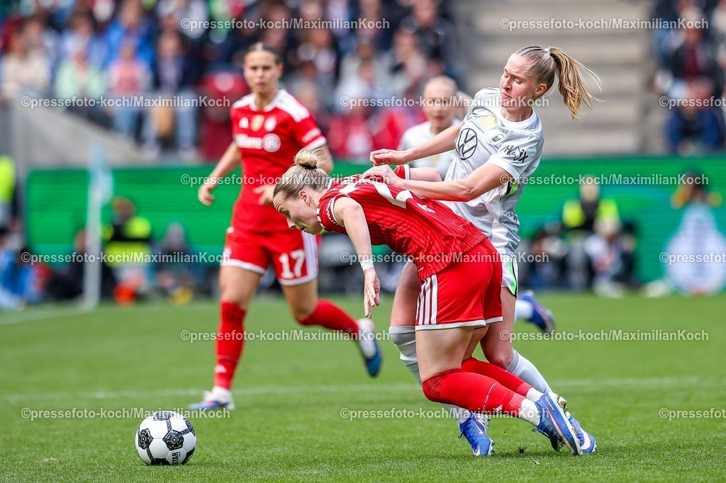 xKWIx14052601039 | 2026.05.14, xkwix, Fußball, Finale DFB-Pokal Frauen, VfL Wolfsburg -  FC Bayern München, Saison 2025 2026, Rhein-Energie-Stadion in Köln: Janina Minge (VfL Wolfsburg Frauen #6) im Zweikampf gegen Franziska Kett (FC Bayern München Frauen #20) DFB regulations prohibit any use of photographs as image sequences and or quasi-video. Photo: xKamilxWilkowskixPressefotoKochx