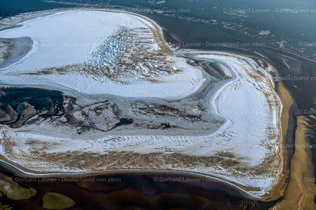 4044148 | schneebedeckte Kachelotplate im Nationalpark Ostfriesisches Wattenmeer im Bundesland Niedersachsen