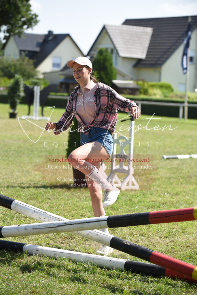 DSC_0405 | Pferde- und Turnierfotografie in Westsachsen. Pferdeportraits, Auftragszeichnungen und intuitive Kunst.