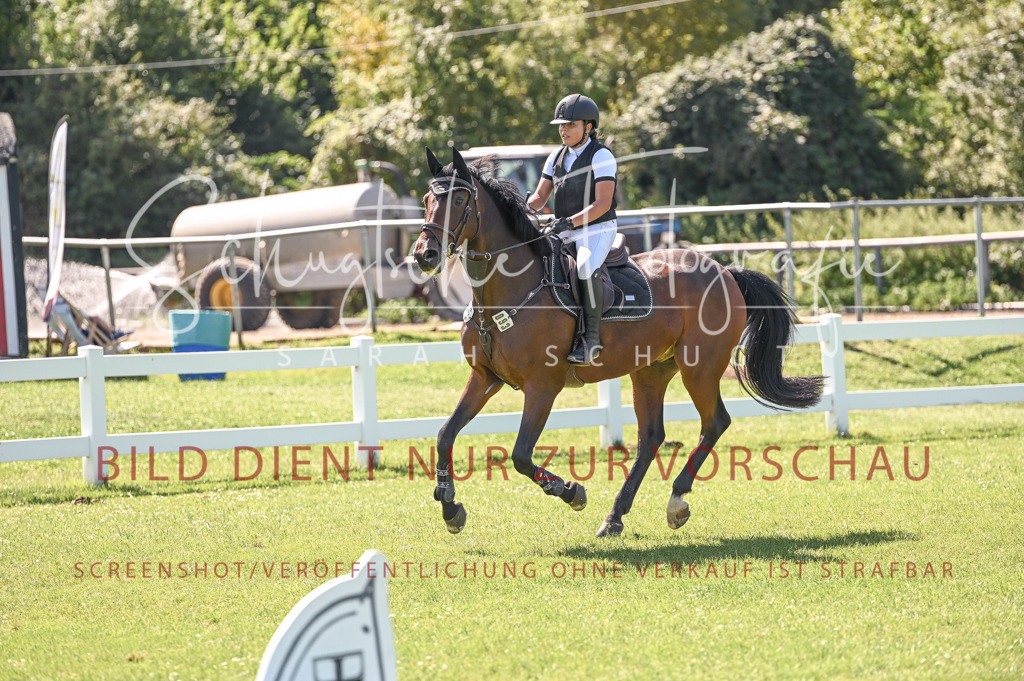 Schugtsche-Düren.2024.04-Stilspringprf.E-111 | Schugtsche Fotografie - Realisiert mit Pictrs.com