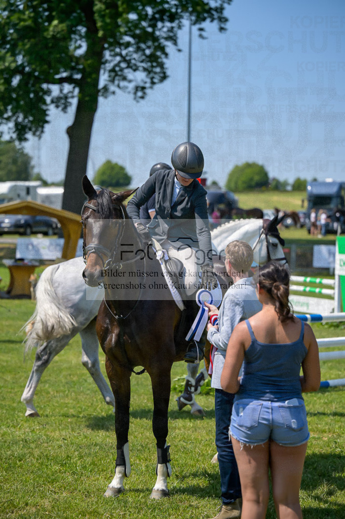 Reitturnier Voxtrup | Entdecke hochwertige Reitturnierfotos von Foto Oger. Professionell, emotional und authentisch – jetzt Lieblingsmomente im Shop bestellen.Deutschlandweite Turnierfotografie. - Realisiert mit Pictrs.com
