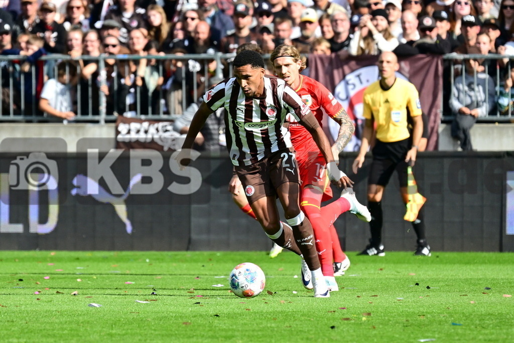 KBS Picture_FCStPauli-FCAugsburg_008 | v.v. Hountondji Andreas (St.Pauli) , Jakic Kristijan (FC Augsburg) ,Sportplatz :  Millerntor Stadion, - Realisiert mit Pictrs.com