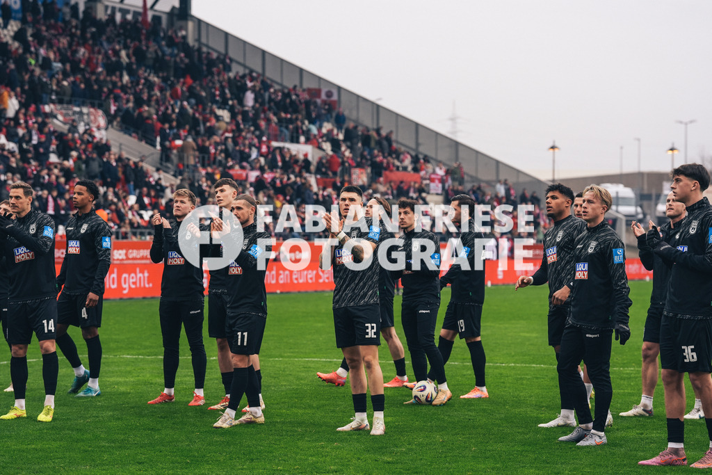 GER Rot-Weiss Essen vs. SSV Ulm, Fussball, 3. Liga, Spieltag 19, Saison 2025/2026, 20.12.2025 | GER Rot-Weiss Essen vs. SSV Ulm, Fussball, 3. Liga, Spieltag 19, Saison 2025/2026, 20.12.2025Foto: Fabian Friese - Realisiert mit Pictrs.com