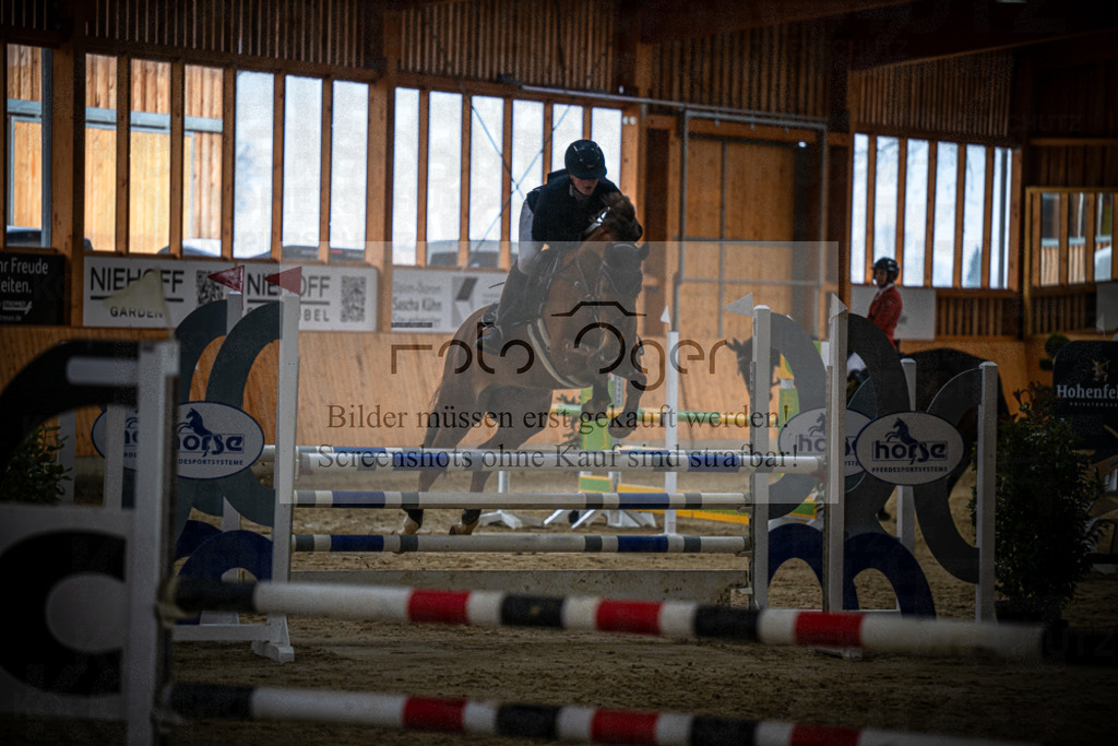 DOS_2100 | Entdecke hochwertige Reitturnierfotos von Foto Oger. Professionell, emotional und authentisch – jetzt Lieblingsmomente im Shop bestellen.Deutschlandweite Turnierfotografie. - Realisiert mit Pictrs.com