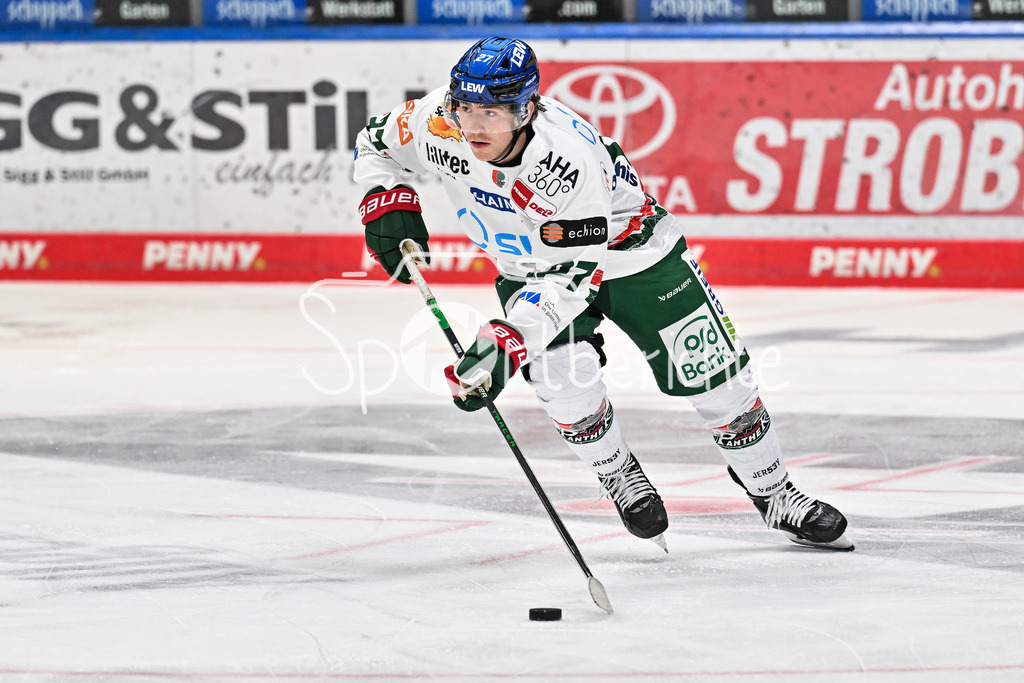 Augsburger Panther - Steinback Black Wings Linz | am  Puck Kyle MAYHEW (Augsburger Panther 27) / Einzelfoto / Freisteller / Testspiel: Augsburger Panther - Steinback Black Wings Linz; Curt Frenzel Stadion am 05.09.2025