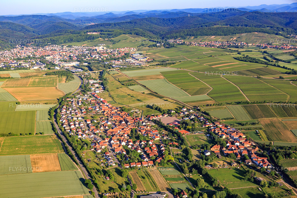 Luftbild: Ortsansicht von Osten im Ortsteil Drusweiler in Kapellen-Drusweiler im Bundesland Rheinland-Pfalz in Deutschland. Foto: IMG_079986.jpg vom 05.06.2015 durch Werner Riehm/FLY-FOTO.de