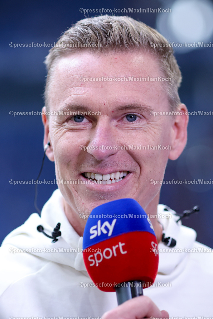 Schalke26102402073 | 26.10.2024, Fußball, FC Schalke 04 - SpVgg Greuther Fürth, 2. Fußball Bundesliga, Veltins-Arena Gelsenkirchen, Saison 2024 2025: Interimstrainer Leonhard Haas (Trainer Greuther Fürth) im InterviewDFB regulations prohibit any use of photographs as image sequences and or quasi-video.