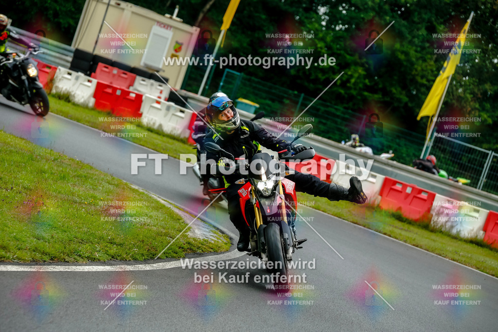 VBK-3611 | Hier findet Ihr Bilder von Touristenfahrten auf der Nürburgring Nordschleife oder von anderen Veranstaltungen die ich besucht habe. Viel Spass beim Durch Schauen 