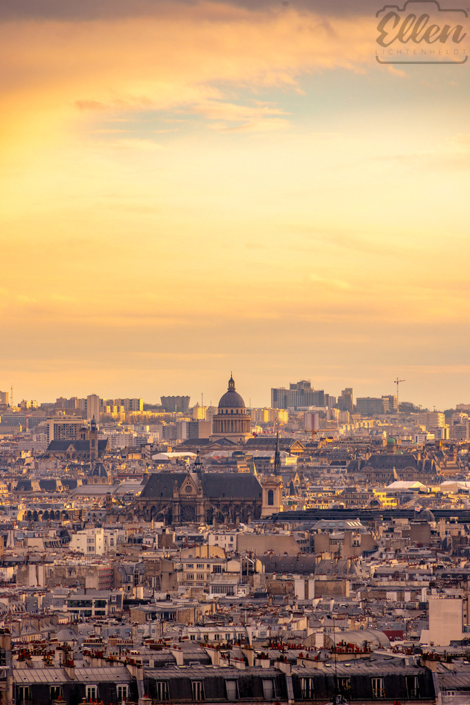 The City Glows | The heart of Paris glows beneath a sky of liquid gold. The Panthéon rises in quiet grace above the rooftops — a monument to time, light, and the city’s enduring soul. - Realisiert mit Pictrs.com