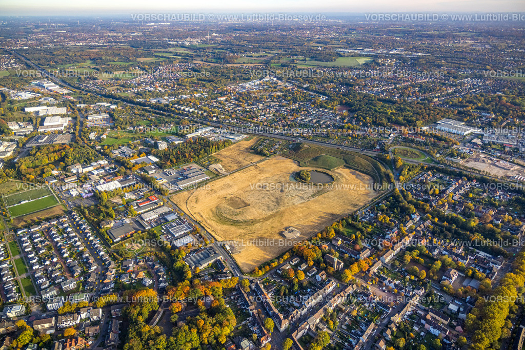 Recklinghausen221006325Hillerheide |  Luftbild, ehemaliges Trabrennbahngelände wird ein Wohngebiet mit Wasserfläche und großzügigen Grün- und Naherholungsflächen, Hillerheide, Recklinghausen, Ruhrgebiet, Nordrhein-Westfalen, Deutschland