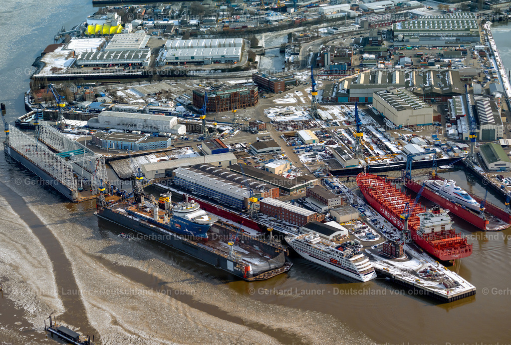 4044662 | HAMBURG 14.02.2021 Werftgelände der Schiffswerft am Ufer der Norderelbe im Ortsteil Steinwerder in Hamburg, Deutschland. Weiterführende Informationen bei: Blohm+Voss B.V. &amp; Co. KG. // shipyard on the banks of Norofelbe in the district Steinwerder in Hamburg, Germany. Further information at: Blohm+Voss B.V. &amp; Co. KG. Foto: Gerhard Launer