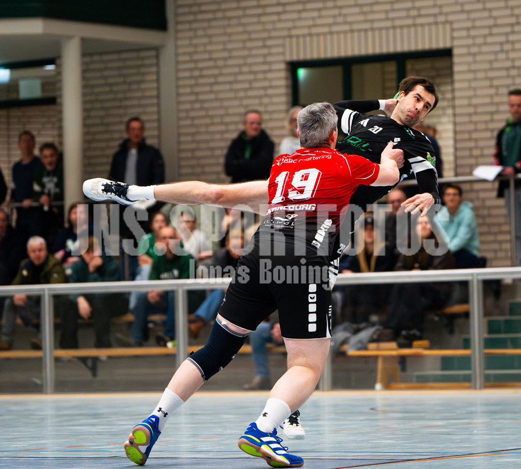 Handball I Herren I Saison 2025-2026 I Verbandsliga West I 13. Runde I SFN Vechta - HSG Varel II I 7476 | Denis Naumenco (20, SFN Vechta) - Realisiert mit Pictrs.com