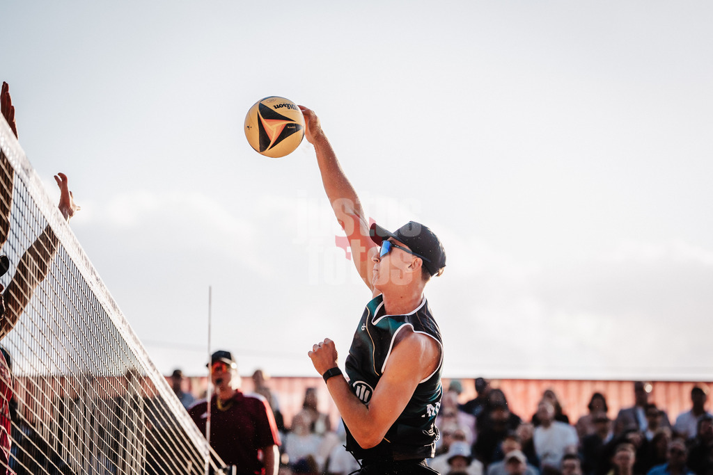 Beachvolleyball | Männer | Allianz German Beach Tour 2025 | Tourstop Düsseldorf | 16.05.2025 | Kristians Fokerots beim Angriff