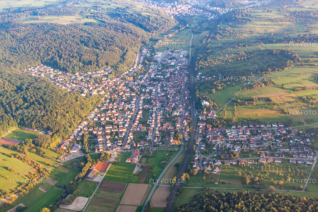 Ortsansicht | Luftbild: Ortsansicht im Ortsteil Bilfingen in Kämpfelbach im Bundesland Baden-Württemberg in Deutschland. Foto: IMG_59902.jpg vom 24.09.2013 durch Werner Riehm/FLY-FOTO.de - Realisiert mit Pictrs.com