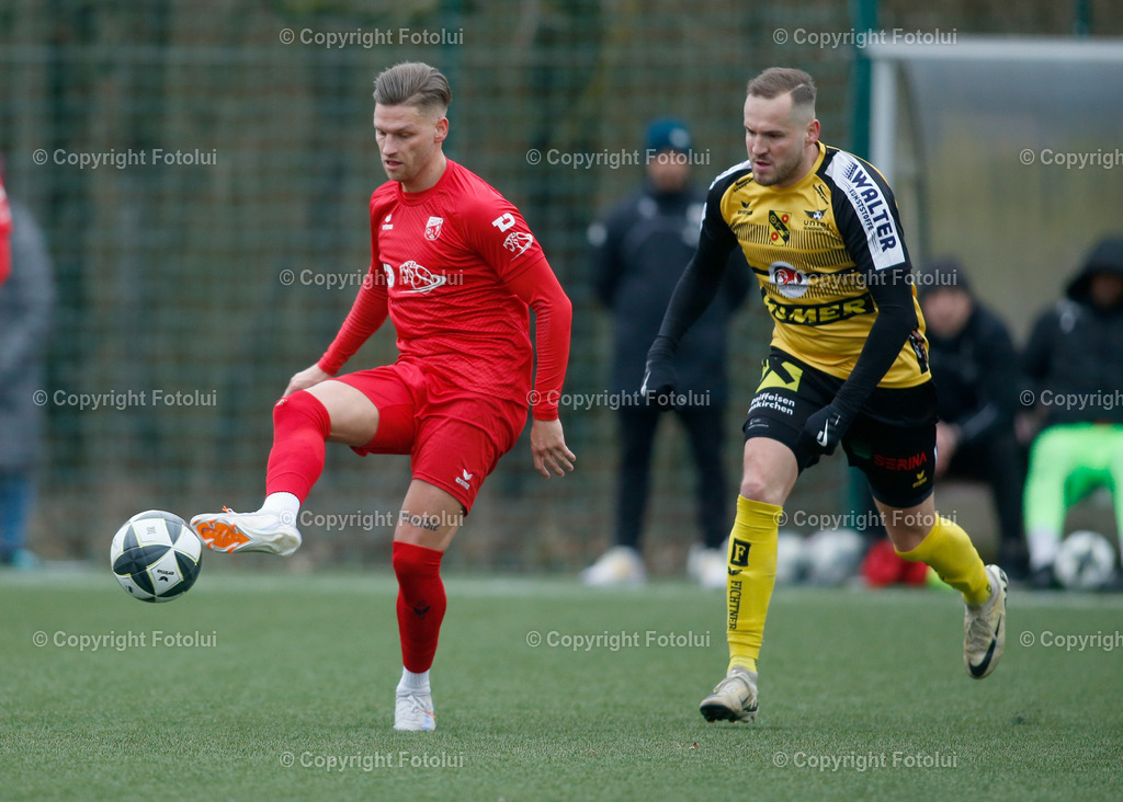 A_LUI_15032025_12 | SPORT FUSSBALL LL.OST E ASKOE OEDT 1B -GUNSKIRCHEN 15.03.IM BILD : MICHAEL LEONHARTSBERGER  (OEDT1B) UND MARTIN HEGEDUES (GUNSKIRCHEN)FOTO:OEDT
