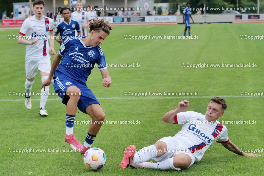Fußball : Testspiel : SuS 09 Dinslaken - Schalke 04 U 19 am 25.07.2024 | Foto : Jochen Emde / www.kameradabei.de - Realisiert mit Pictrs.com