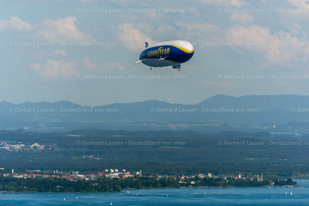 4032109 | FRIEDRICHSHAFEN 12.06.2020 Luftschiff " Zeppelin " im Fluge über dem Luftraum in Friedrichshafen am Bodensee im Bundesland Baden-Württemberg, Deutschland. Weiterführende Informationen bei: Internationale Bodensee Tourismus GmbH,  Zeppelin GmbH. // Airship " Zeppelin " in flight over the airspace in Friedrichshafen at Bodensee in the state Baden-Wuerttemberg, Germany. Further information at: Internationale Bodensee Tourismus GmbH,  Zeppelin GmbH. Foto: Gerhard Launer