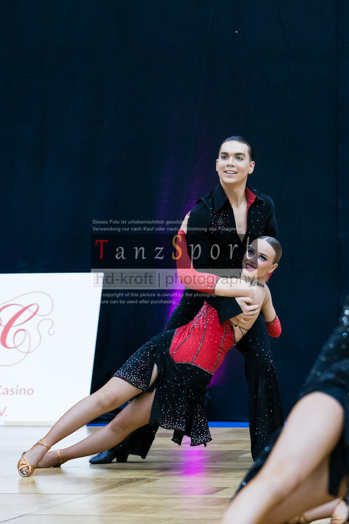 202603145_RL_Lat-Formationen_Nbg_6219 | Tanzsportbilder, Standardtanz, Lateintanz, WDSF, DTV, LTVB, dancecomp, goc, hessen tanzt, blaues band der spree, walzer, tango, wiener walzer, slowfox, quickstepp, samba, rumba, cha-cha-cha, paso doble. jive, hd-kroft photography, turniertanzsport