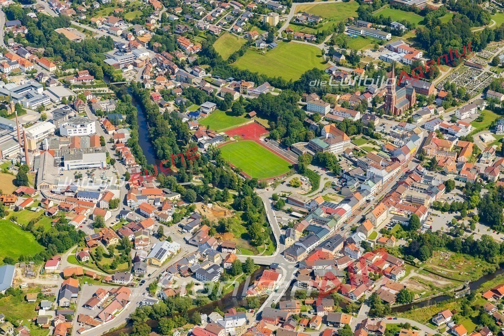 google-maps-vs-zwiesel-besonderes-geschenk-5299-jahr-2025 | Luftaufnahme der Stadt Zwiesel - Die Luftaufnahme wurde 2025 vom UL-Flugzeug heraus erstellt ( keine Drohne ) - Hochauflösende Luftaufnahme - für professionelle Ausdrucke geeignet. Die Geschenkidee !Mit Lizenz und Bildrechte bestellbar