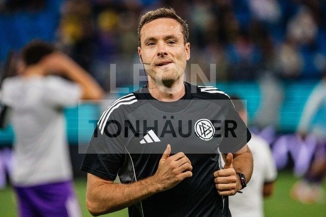 DFB-Pokal: HEBC - Borussia Dortmund, 01.09.2026 | Tom Bauer (Schiedsrichter); Fußball, DFB-Pokal, 1. Runde: HEBC vs. Borussia Dortmund am 01.09.2026 im Volksparkstadion, HamburgDFB REGULATIONS PROHIBIT ANY USE OF PHOTOGRAPHS AS IMAGE SEQUENCES AND/OR QUASI-VIDEO. - Realisiert mit Pictrs.com