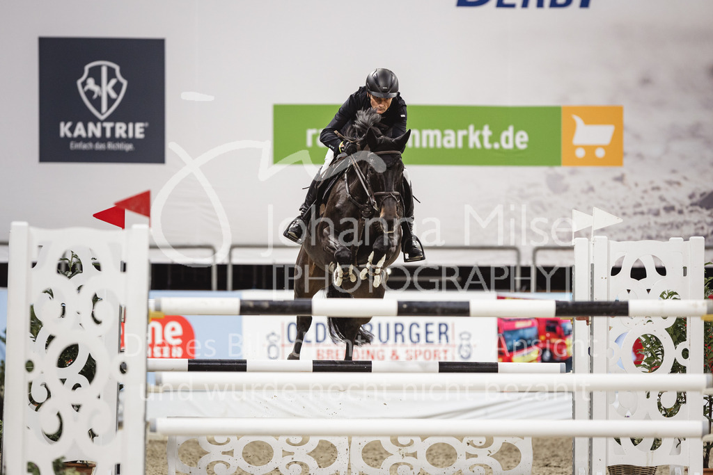 231028_Oldenburg_S1-Spr_Amateure-207 | Deine schönsten Turniermomente als professionelle Fotos! Entdecke hochwertige Pferdesport-Fotografie im Online-Shop. Jetzt Fotos finden & bestellen!
