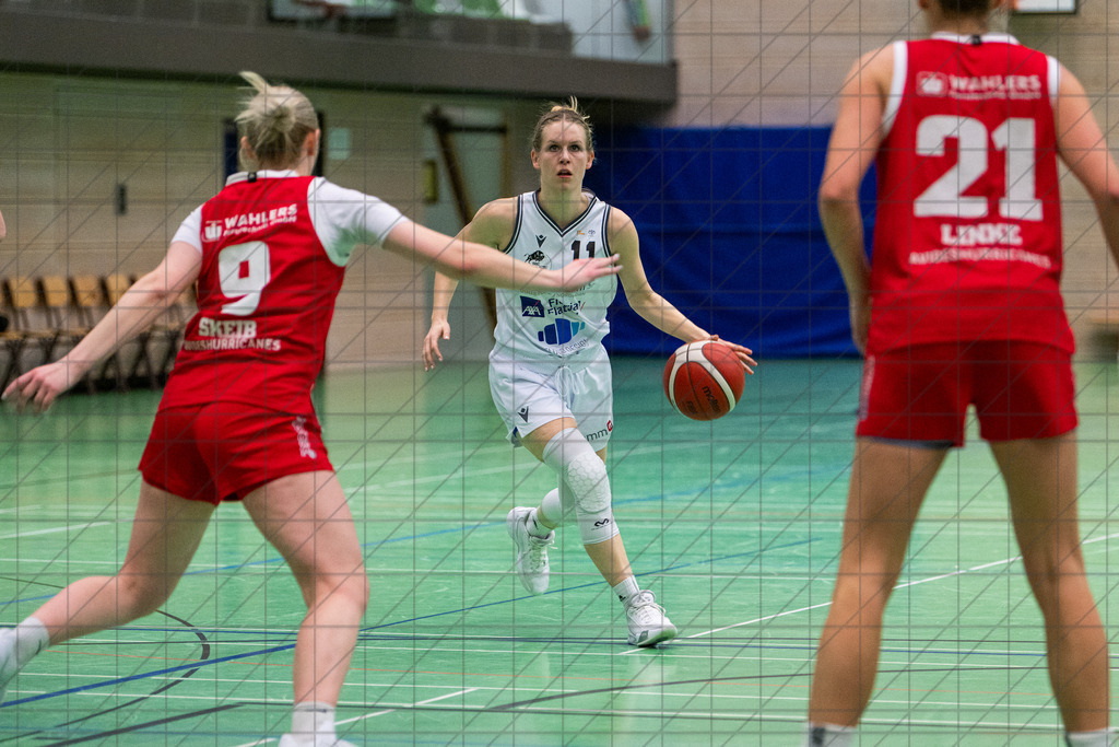 2. DBBL Nord 25/26 | Spieltag 13 | BBC Osnabrück vs. BG 89 Avides Hurricans | 21.12.25: 2. DBBL Nord 25/26 | Spieltag 13 | BBC Osnabrück vs. BG 89 Avides Hurricans / Osnabrück / Deutschland  //   CREDIT:www.bullenfotos.de, Martin König, Hörner Weg 40, D-49078 Osnabrück, +4917663732967 // Nutzung und Weitergabe nur zu den vereinbarten Zwecken. Presseanfragen an Ersteller. Alle Rechte beim Ersteller. Honorierung nach MFM. - Realisiert mit Pictrs.com