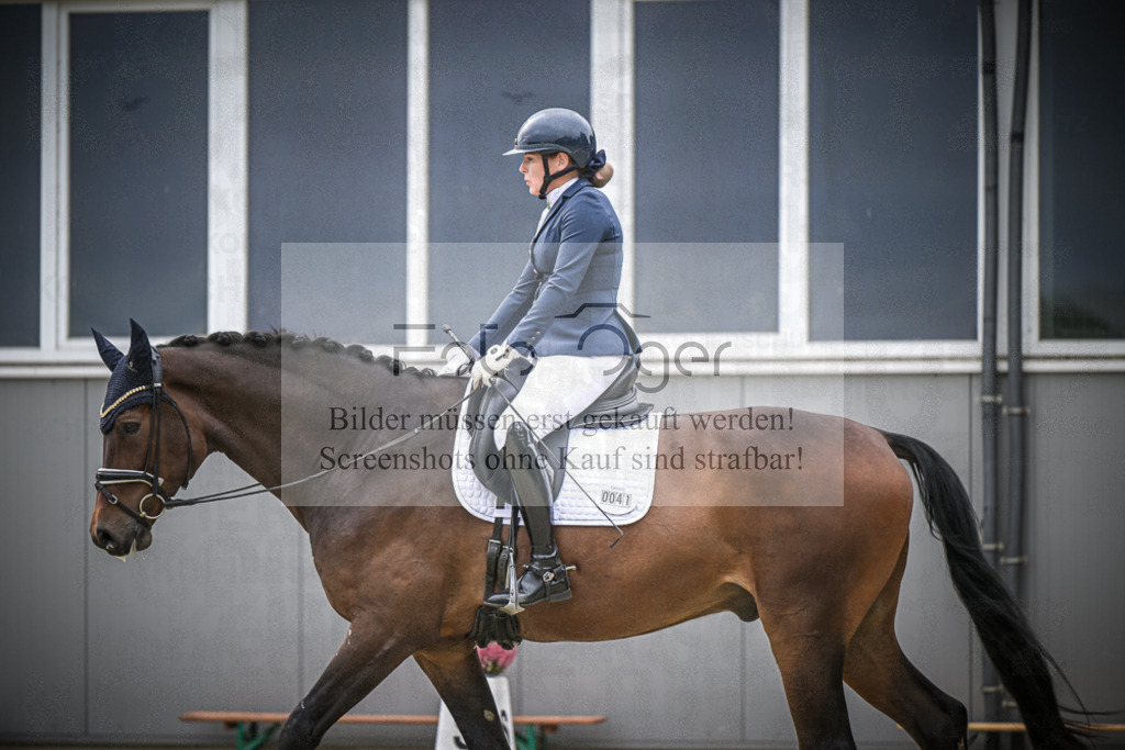 DOS_1050 | Entdecke hochwertige Reitturnierfotos von Foto Oger. Professionell, emotional und authentisch – jetzt Lieblingsmomente im Shop bestellen.Deutschlandweite Turnierfotografie. - Realisiert mit Pictrs.com