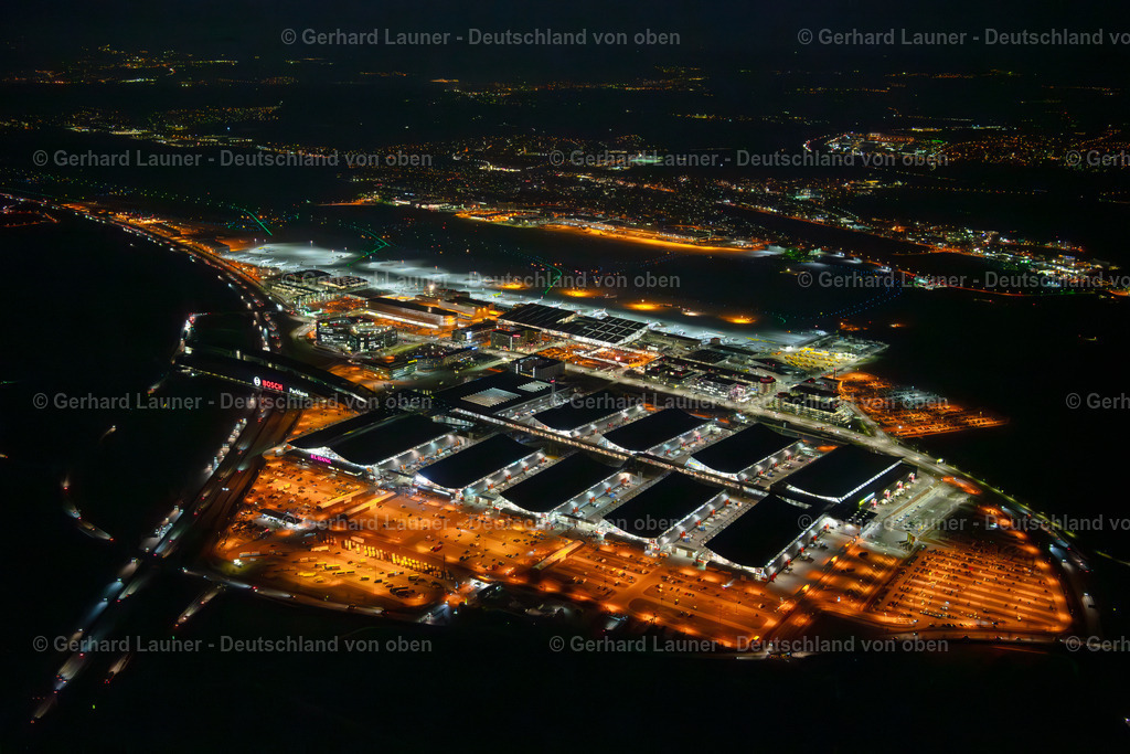 3900887 | Flughafen Stuttgart, Nachtaufnahme
