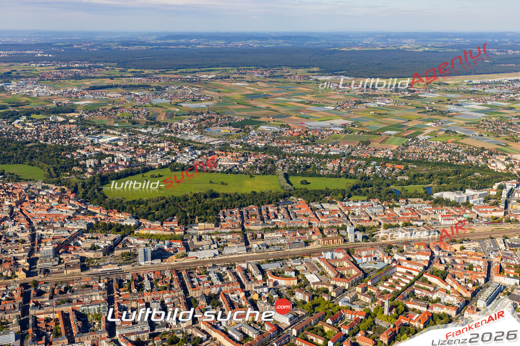 Schrägluftbild  Altstadt  Fürth - Das Luftbild wurde 2025 vom UL-Flugzeug heraus erstellt ( keine Drohne ) - Hochauflösende Luftaufnahme -Nicht vergleichbar mit Google Maps oder Satelittenbilder- Die Geschenkidee !Mit Lizenz und Bildrechte bestellbar
