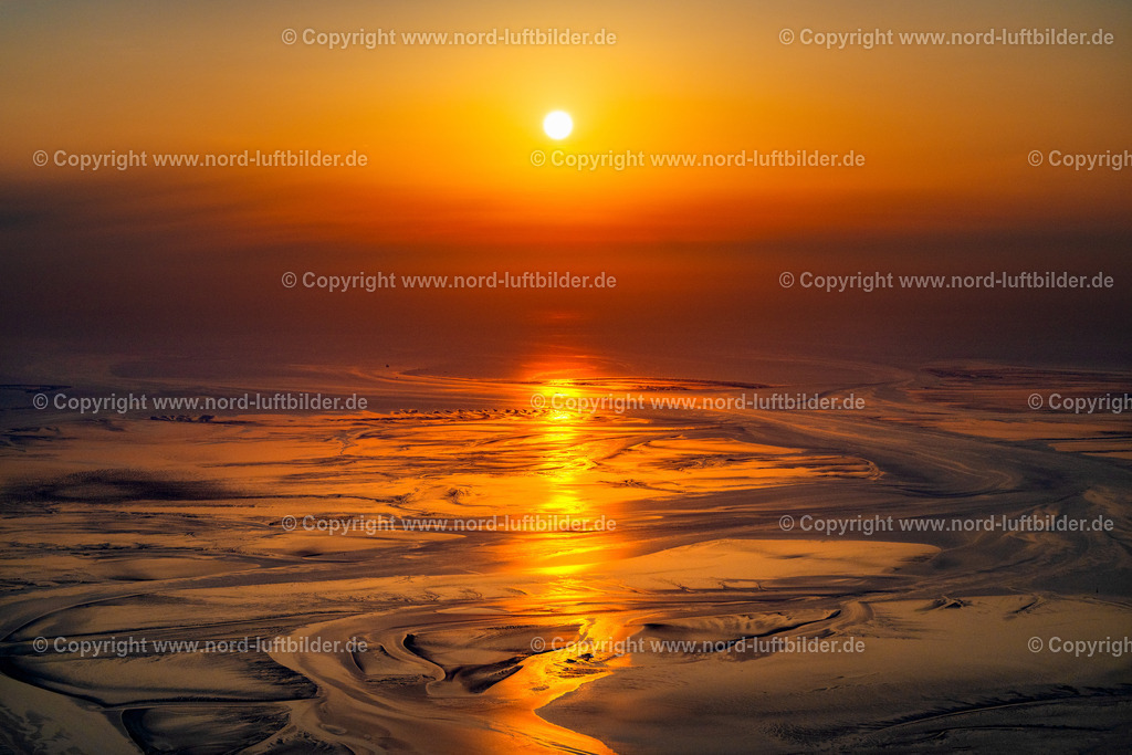 Eider_Sperrwerk_Wattenmeer_Sonnenuntergang_ELS_7667130825 | FRIEDRICHSKOOG 13.08.2025 Sonnenuntergang Strukturen- Landschaft mit Prielenbildung in der Wattenmeer in Friedrichskoog im Bundesland Schleswig-Holstein, Deutschland. // Sunset structures landscape with tidal creek formation in the Wadden Sea in Friedrichskoog in the state Schleswig-Holstein, Germany. Foto: Martin Elsen