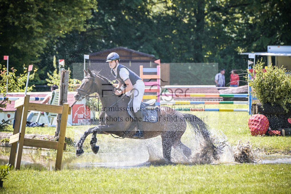 DOS_6356 | Entdecke hochwertige Reitturnierfotos von Foto Oger. Professionell, emotional und authentisch – jetzt Lieblingsmomente im Shop bestellen.Deutschlandweite Turnierfotografie. - Realisiert mit Pictrs.com
