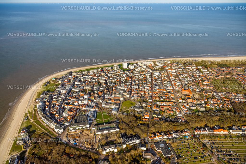 Aurich251104983Norderney | Luftbild, Norderney Insel Nordstrand mit Ferienhäusern und Hotels am Sandstrand, Kurplatz und Conversationshaus Kurverwaltung Kurhaus Kur Palais, Strandpromenade mit Kaiserstraße und Damenpfad, Michels Thalasso Hotel Nordseehaus und Kurhotel, Baustelle Weststrandstraße für Luxushotel Luv, Norderney, Norddeutschland, Ostfriesland, Niedersachsen, Deutschland
