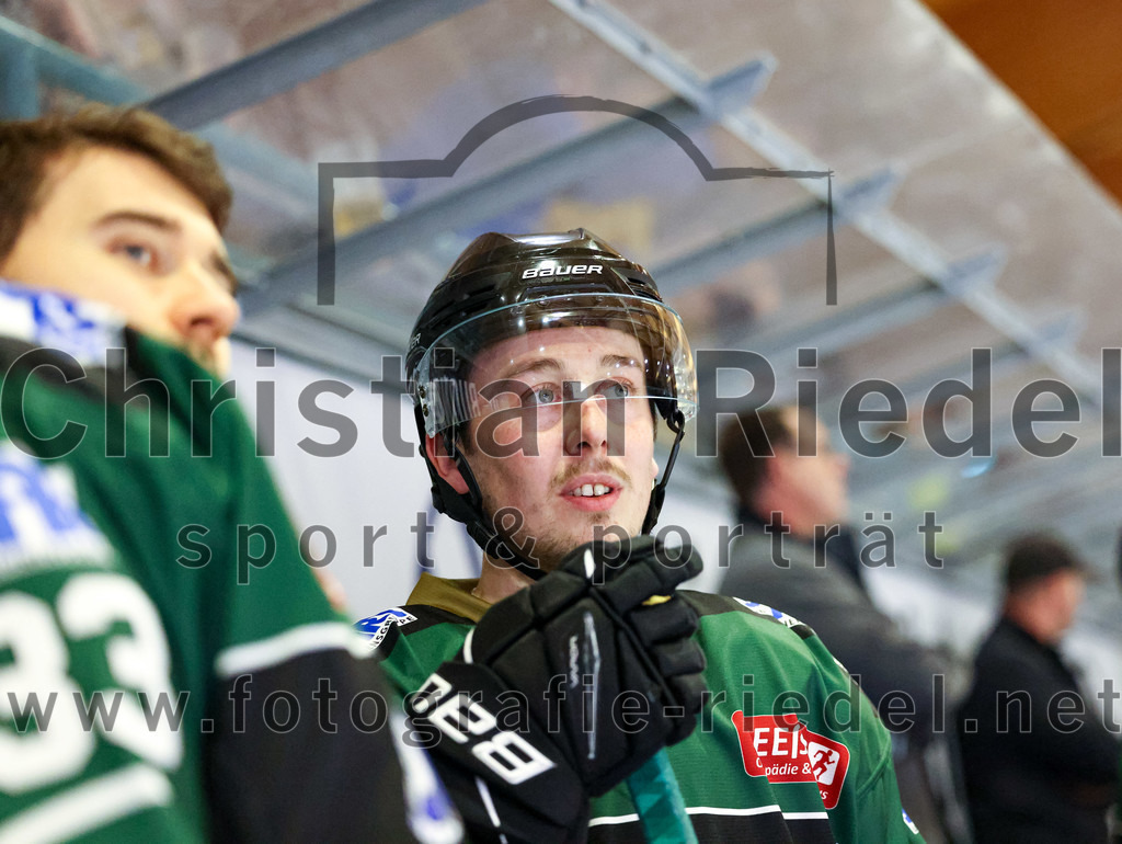 2022-09-23_010_TSV_Erding_gegen_EV_Fuessen | Erding, Deutschland, 23.09.2022:
Eishockey, Bayernliga 2022 / 2023, Testspiel, TSV Erding gegen EV Füssen, Endergebnis: 1:3

Sebastian Busch (Erding Gladiators, #11)

Foto: Christian Riedel / fotografie-riedel.net