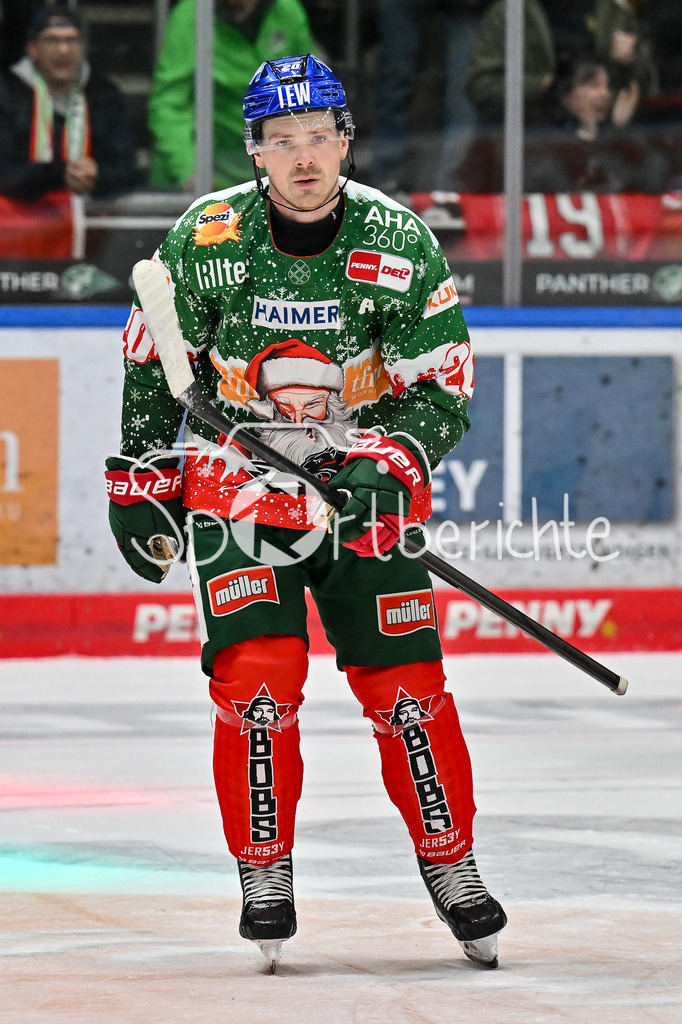 Augsburger Panther - Nürnberg Ice Tigers | im Bild Cody KUNYK (Augsburger Panther #20) nach seinem verwandelten Penalty / Freisteller / Einzelfoto / DEL: Augsburger Panther - Nuernberg Ice Tigers, Curt Frenzel Stadion am 06.12.2024