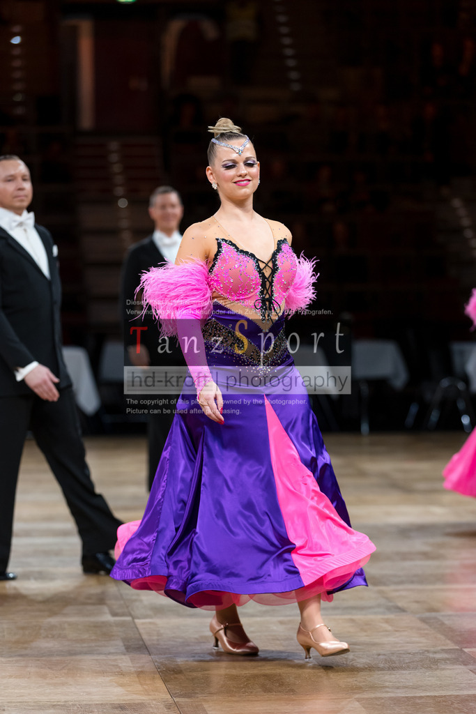 20241109_DM-Formationen_Vorrunde_2397 | Tanzsportbilder, Standardtanz, Lateintanz, WDSF, DTV, LTVB, dancecomp, goc, hessen tanzt, blaues band der spree, walzer, tango, wiener walzer, slowfox, quickstepp, samba, rumba, cha-cha-cha, paso doble. jive, hd-kroft photography, turniertanzsport