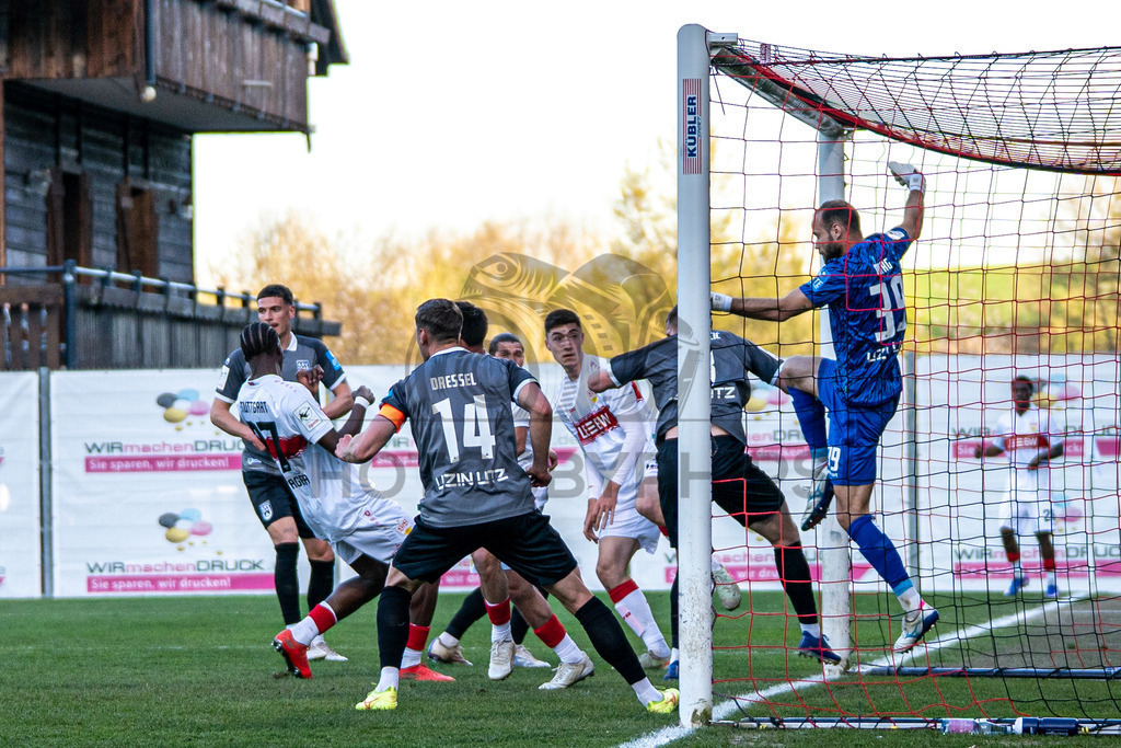 VfB Stuttgart II vs. SSV Ulm 1846 Fussball, Fussball, 3. Liga, 32. Spieltag, 08.04.2026 | Chaos im Strafraum nach Kopfball von Tim Koehler (VfB Stuttgart II, #13),VfB Stuttgart II vs. SSV Ulm 1846 Fussball, Fussball, 3. Liga, 32. Spieltag, 08.04.2026DFB regulations prohibit any use of photographs as image sequences and/or quasi-video