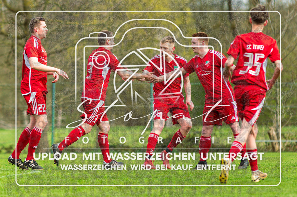 FGFSSCT-1002 | Jubel nach 1:0 Fuhrung fur den SC Tewel beim Herren Kreisliga HK Spiel zwischen FG Fulde-Stellichte und SC Tewel im Lehrdestadion, Stellichte (Simon Paul Stopat) - Realisiert mit Pictrs.com