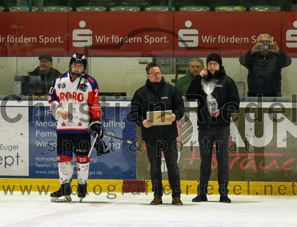 2023-01-22_158_Eishockey_TSV_Erding_gegen_ESC_Dorfen | Erding, Deutschland, 22.01.2023:
Eishockey, Bayernliga 2022 / 2023, 29. Spieltag, TSV Erding gegen ESC Dorfen, Endergebnis: 6:2

Felix Wiedenhofer (ESC Dorfen, #70)

Foto: Christian Riedel / fotografie-riedel.net