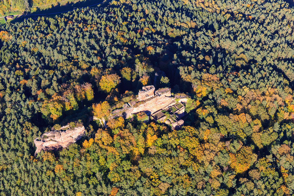 Luftbild: Burgruine Drachenfels in Busenberg im Bundesland Rheinland-Pfalz in Deutschland. Foto: IMG_103924.jpg vom 14.10.2017 durch Werner Riehm/FLY-FOTO.deWWW.WANDERPARADIES-WASGAU.DE