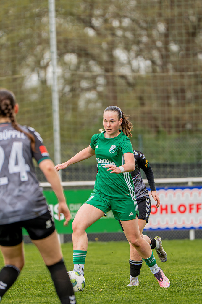 Fußball I Frauen I Saison 2025-2026 I Oberliga Niedersachsen I 19. Spieltag I TuS Lutten - TuS Büppel I 06242 | jns.sportfotos - Realisiert mit Pictrs.com