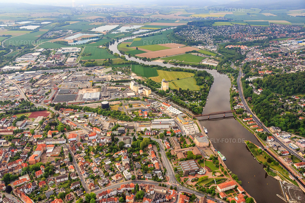 Luftbild: Münsterwall und Mühlenstr in Hameln im Bundesland Niedersachsen in Deutschland. Foto: IMG_079446.jpg vom 24.05.2015 durch Werner Riehm/FLY-FOTO.de