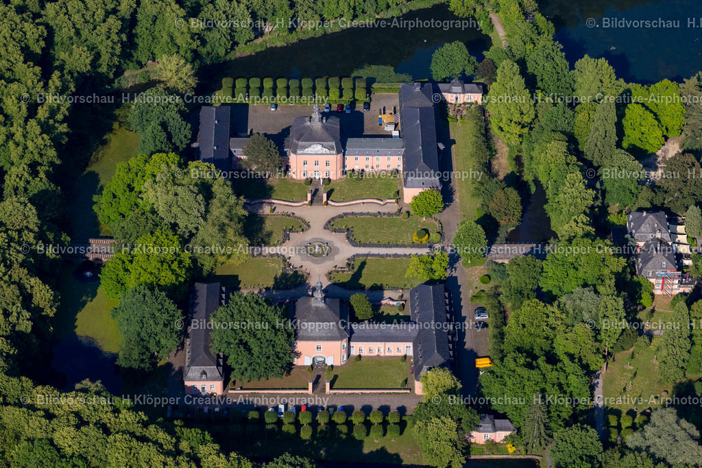 Luftbild Mönchengladbach-Wichrath-3569 | Luftbildfotografie und Luftbild Gelände des Wasserschloß Schloss Wickrath im gleichnamigen Stadtteil von Mönchengladbach im Bundesland Nordrhein-Westfalen - Realisiert mit Pictrs.com