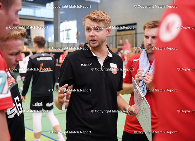 Volleyball 3.Liga  Saison 20/21:  TV Rottenburg - TSV Blankenloch | Volleyball 3.Liga  Saison 2020/2021 1. Spieltag in der Volksbank Arena 20.09.2020TV Rottenburg - TSV BlankenlochAuszeit TV Rottenburg; Trainer Jan Scheuermann (Mitte)FOTO: ULMER PressebildagenturxxNOxMODELxRELEASExx
