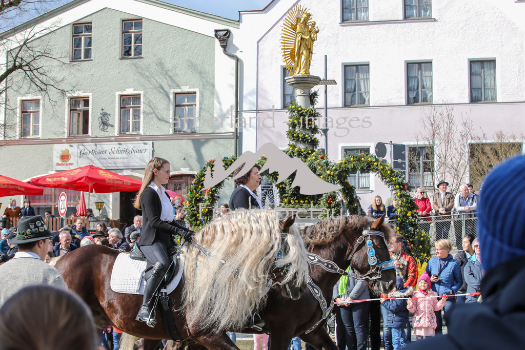 OE7A3854 | Traditionell findet am Ostermontag der Osterritt und der Flurumritt in der Stadt Regen statt