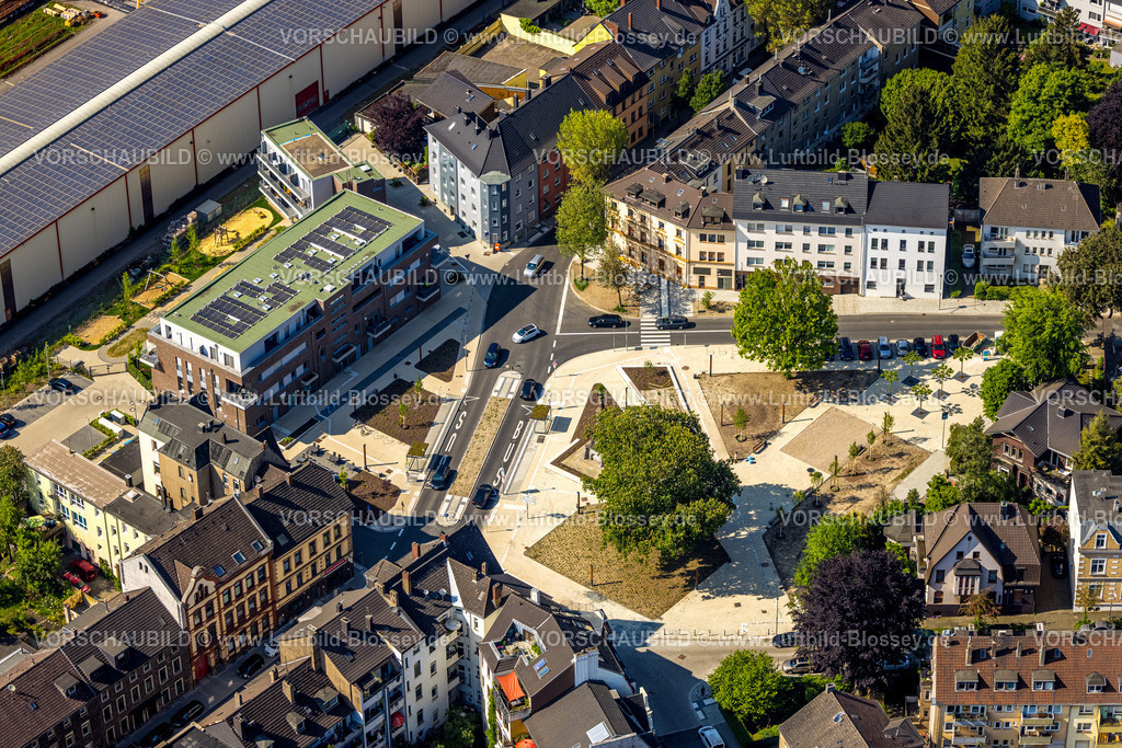 Witten240506885 | Luftbild, Karl-Marx-Platz Neugestaltung, Germania Denkmal Entwurf von Architekt Heinrich Klutmann, Neubau Mehrgenerationenhaus im Wohngebiet Breite Straße, Witten, Ruhrgebiet, Nordrhein-Westfalen, Deutschland
